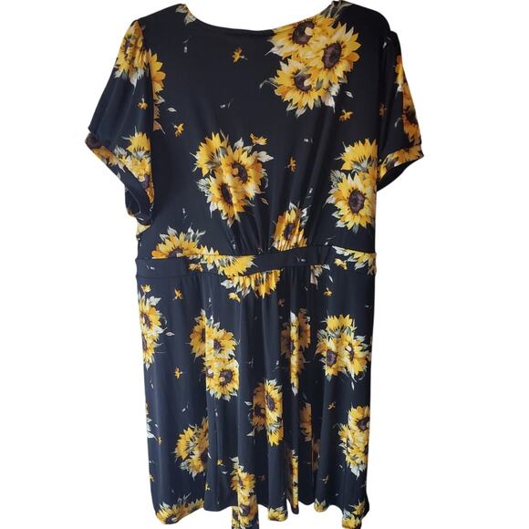 Torrid Puff Sleeve Short Sleeve Surplice Dress, NWT, 4X - Picture 3 of 6